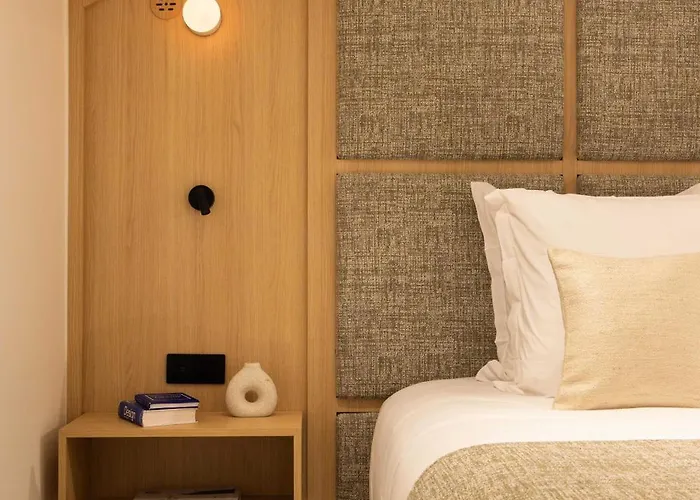 Modern -ac-1br-4p-pantheon