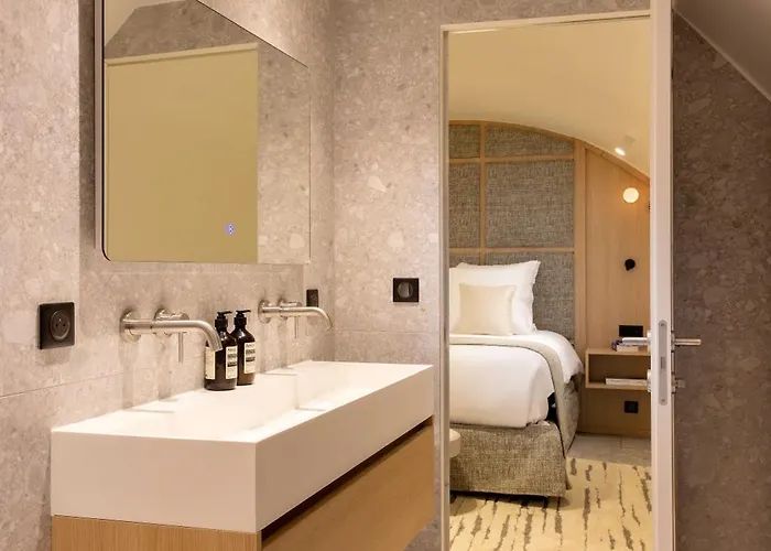 Modern -ac-1br-4p-pantheon * Paris