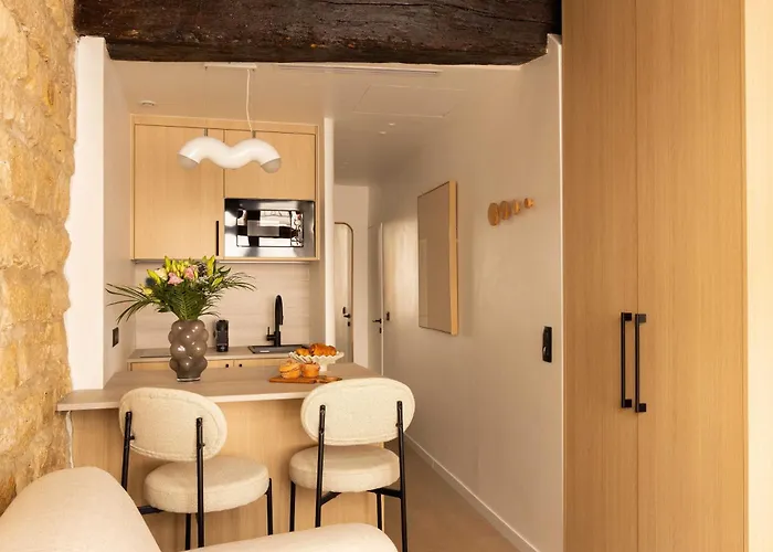 Modern -ac-1br-4p-pantheon Appartement